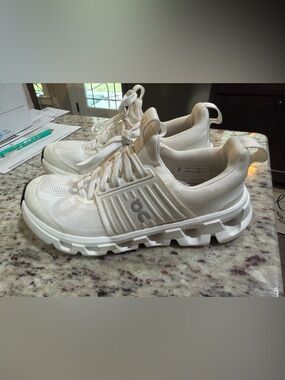 Youth On cloud Running Cloudswift All-White Sneakers 3.5